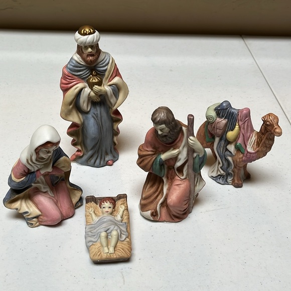 Vintage Christmas Nativity 5 Piece Set Porcelain - Picture 14 of 14